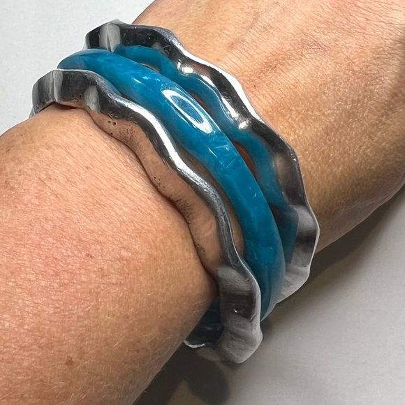 Vintage Wavy Bangles Pewter & Plastic bangles - Picture 10 of 17